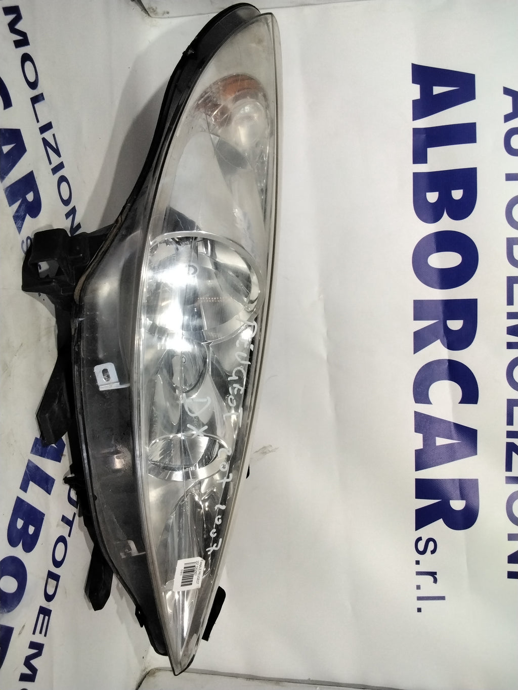 Right headlight Peugeot 207 year 2007 code: 085501140 (sf8p4)