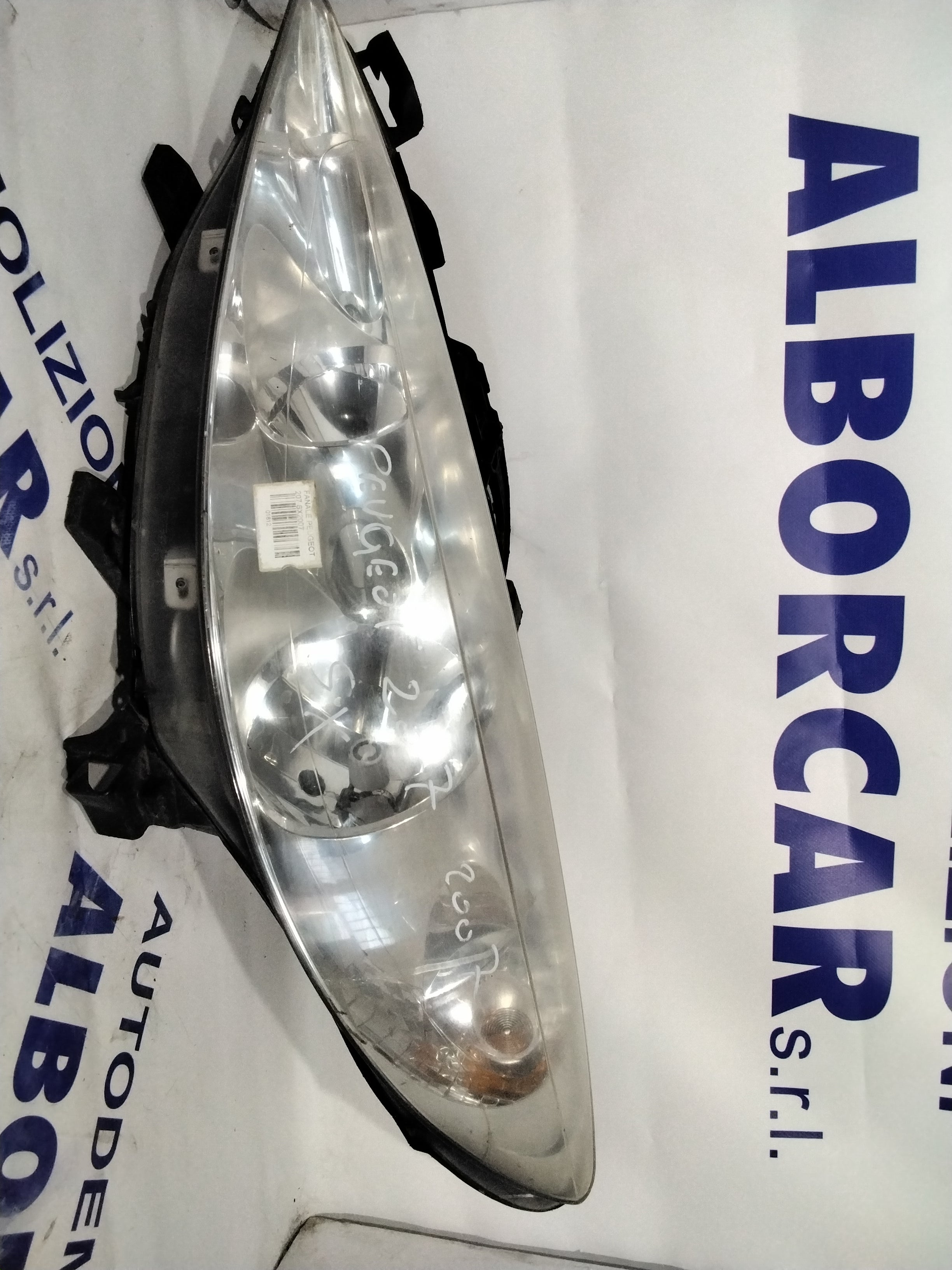 Headlight Peugeot 207 left year 2007 code: 085501140 (sf8p4)