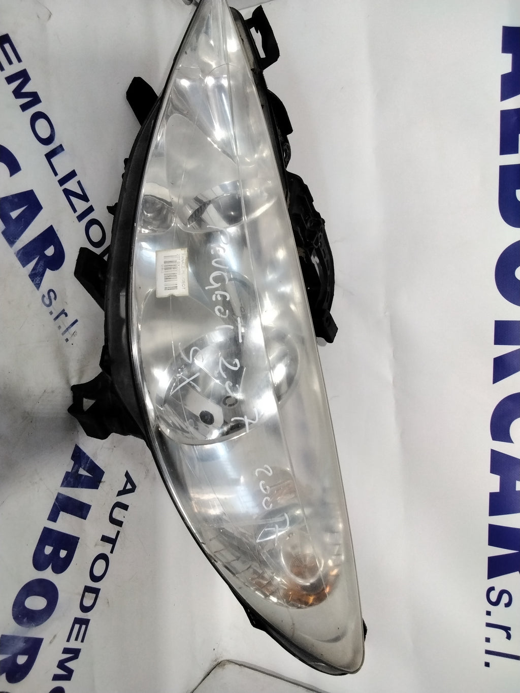 Headlight Peugeot 207 left year 2007 code: 085501140 (sf8p4)