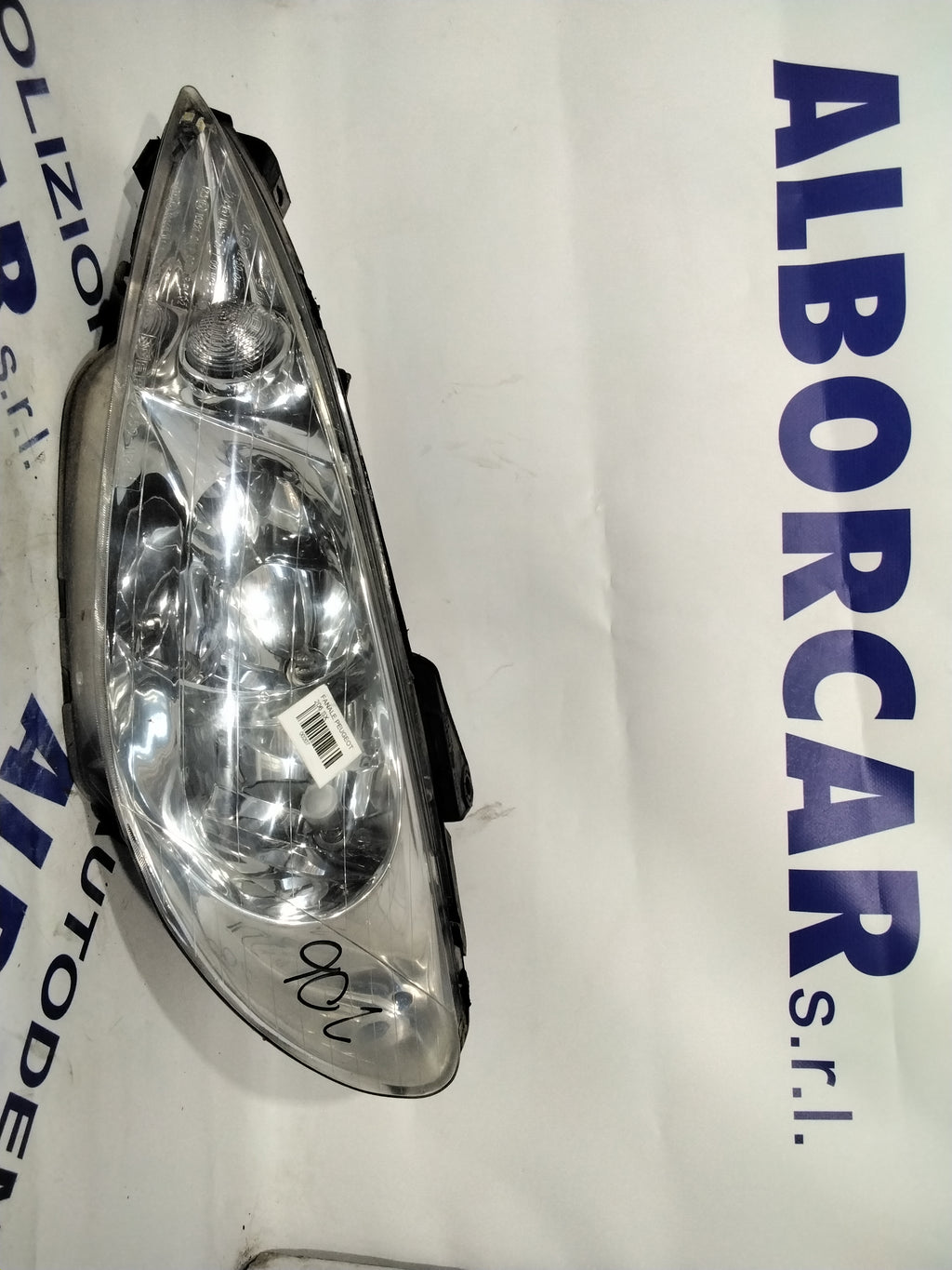 Peugeot 206 left headlight year 2004 code: 085501120 (sf8p4)