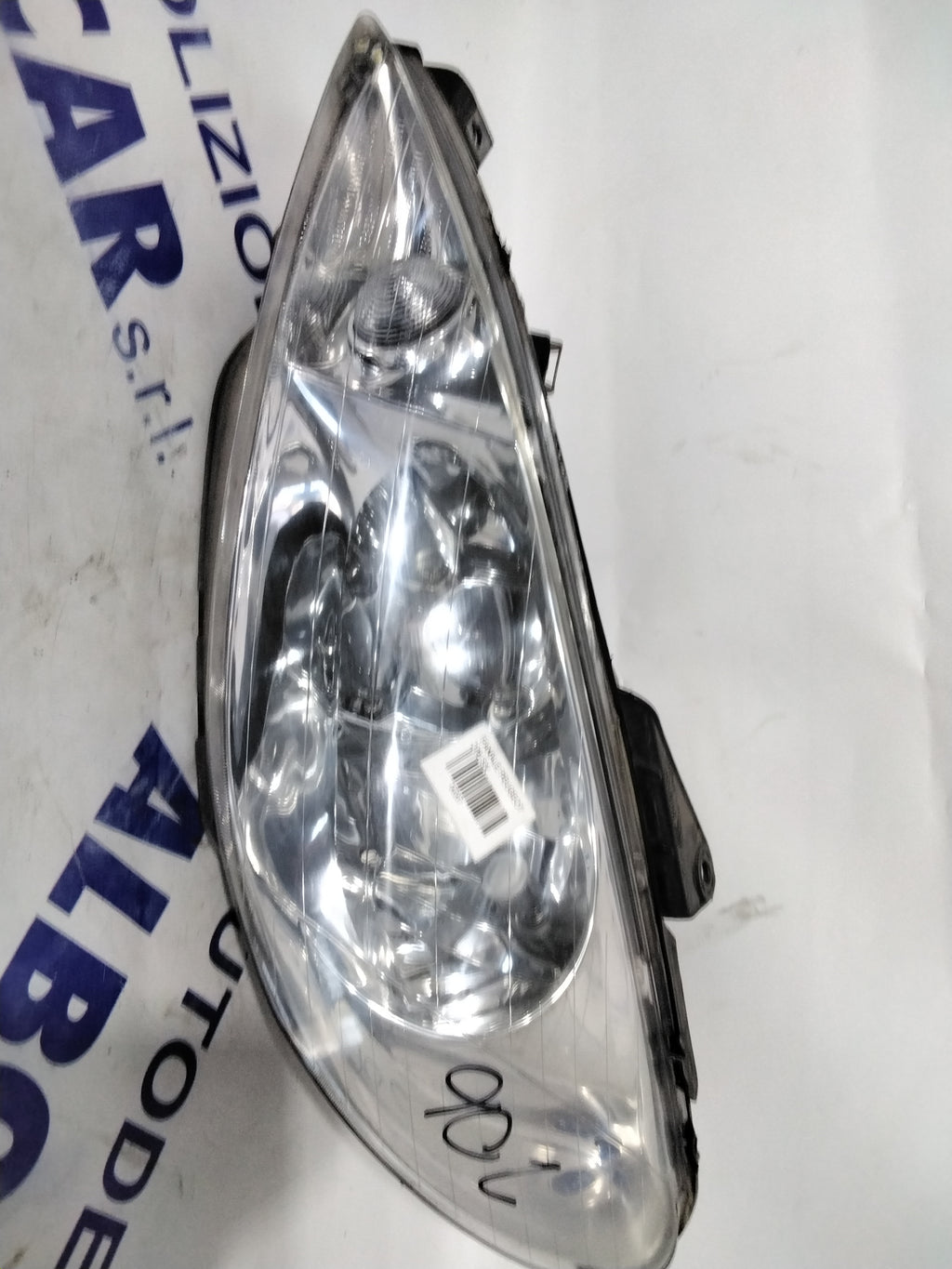 Peugeot 206 left headlight year 2004 code: 085501120 (sf8p4)
