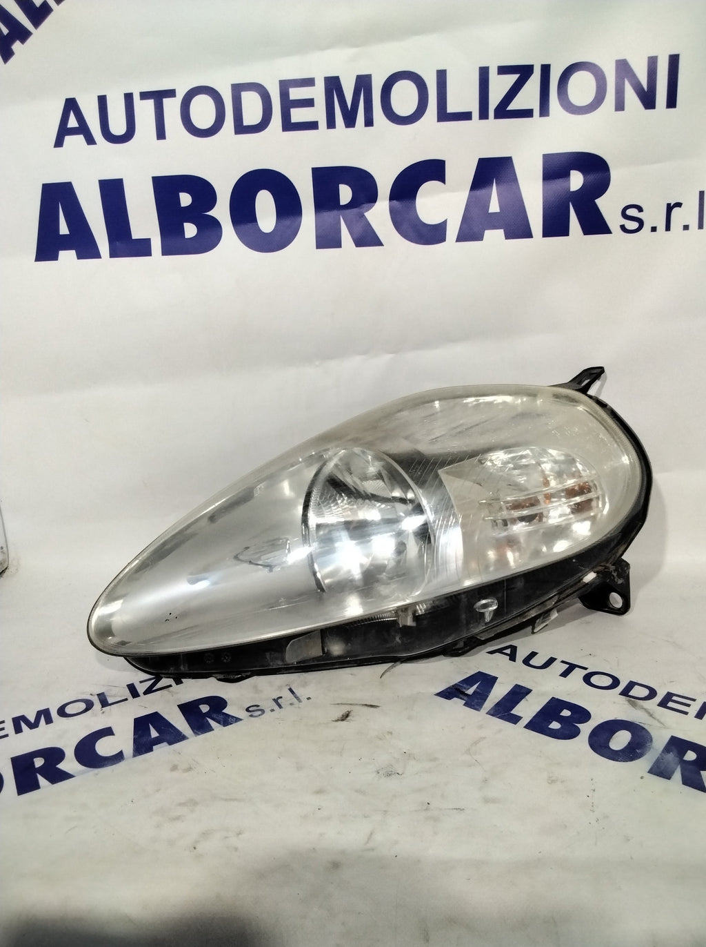 Fiat Grande Punto right headlight year 2006 code: 89101373 (sf8p2)