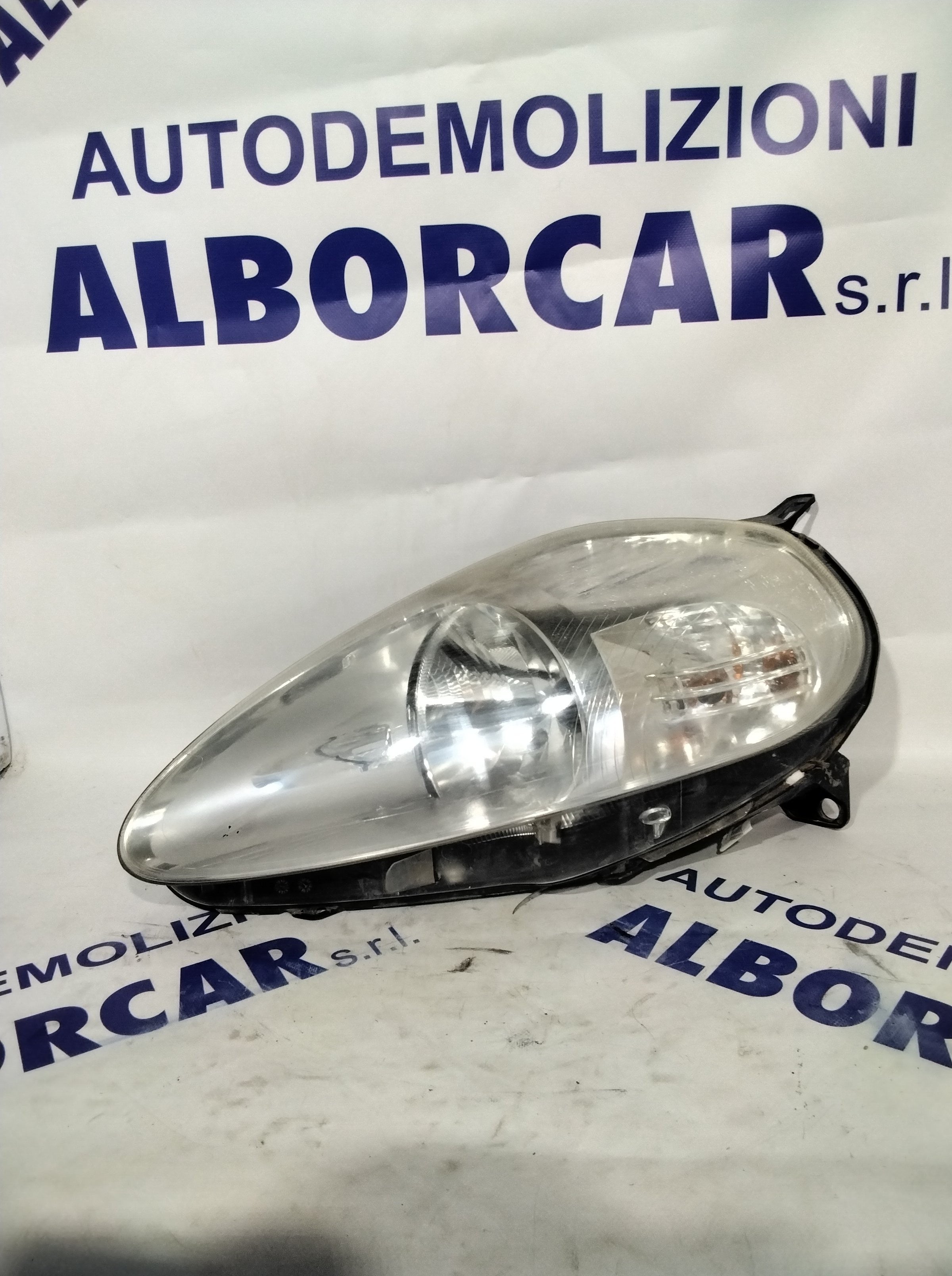 Fiat Grande Punto right headlight year 2006 code: 89101373 (sf8p2)