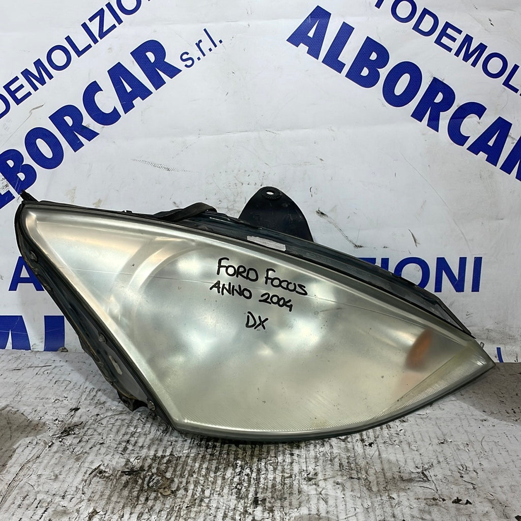 Headlight/taillight Ford Focus year 2004 right