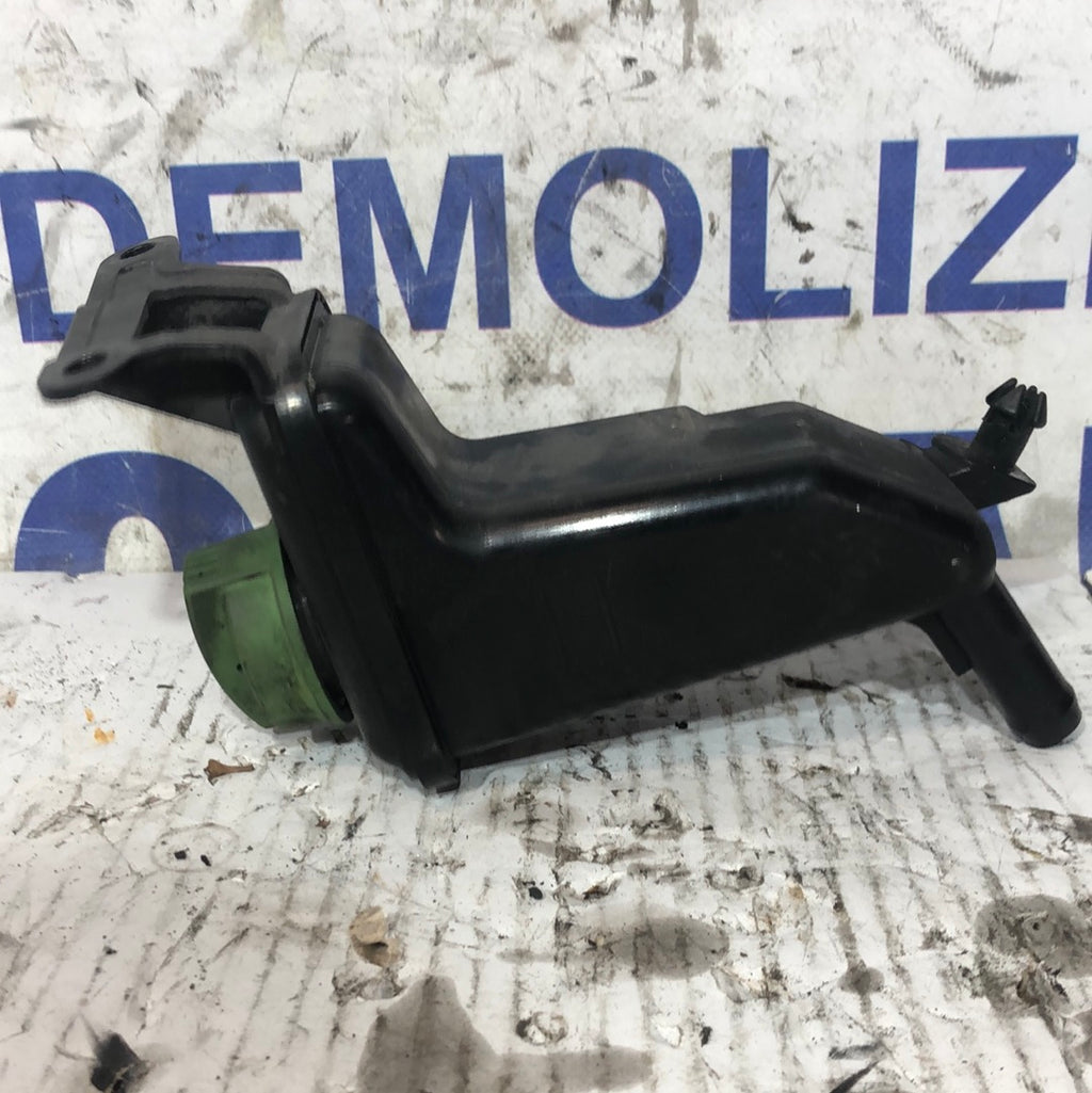 Audi A4 power steering fluid reservoir