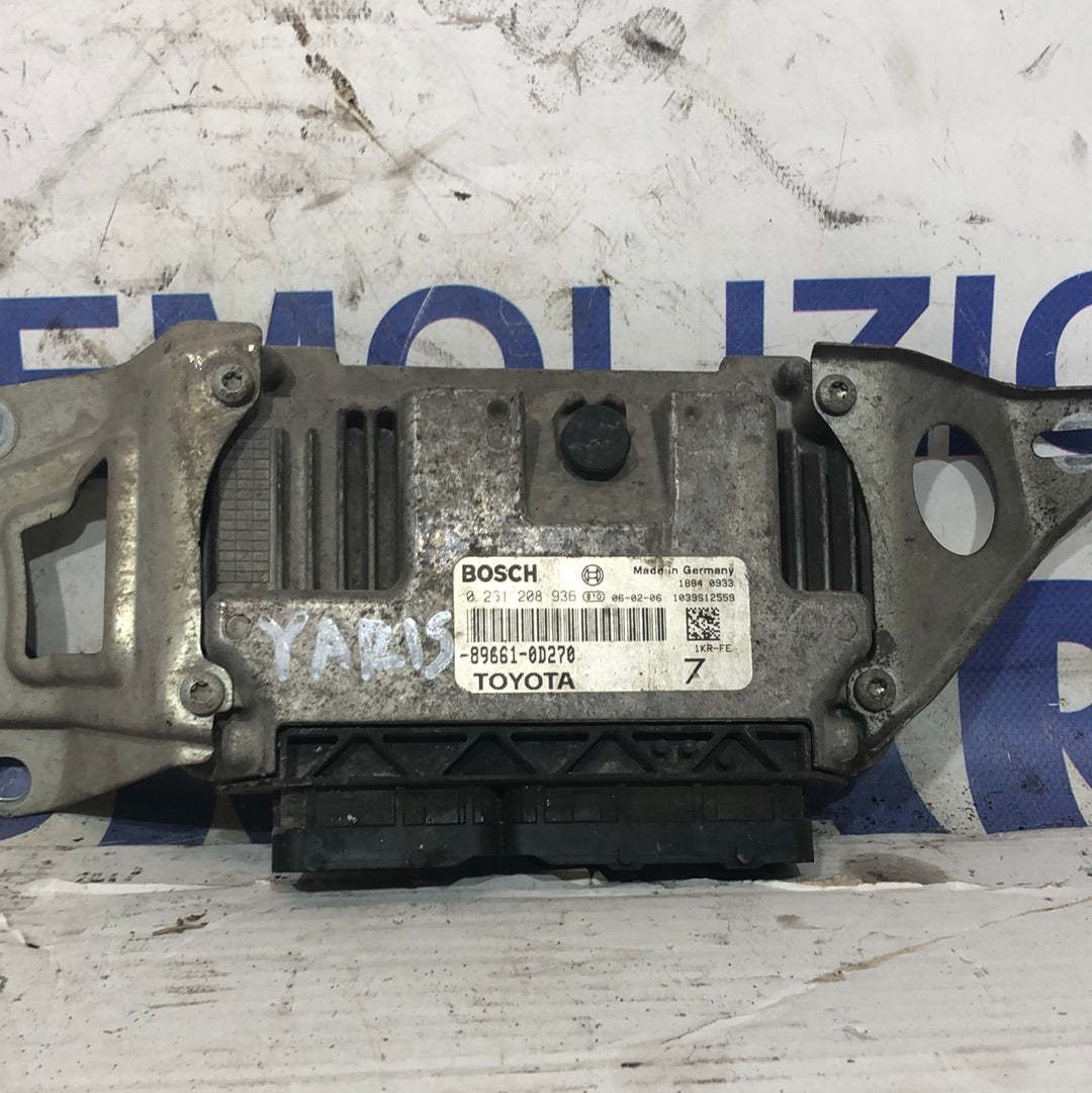 ECU Toyota Yaris 1.0 gasolina cód: 0261208936