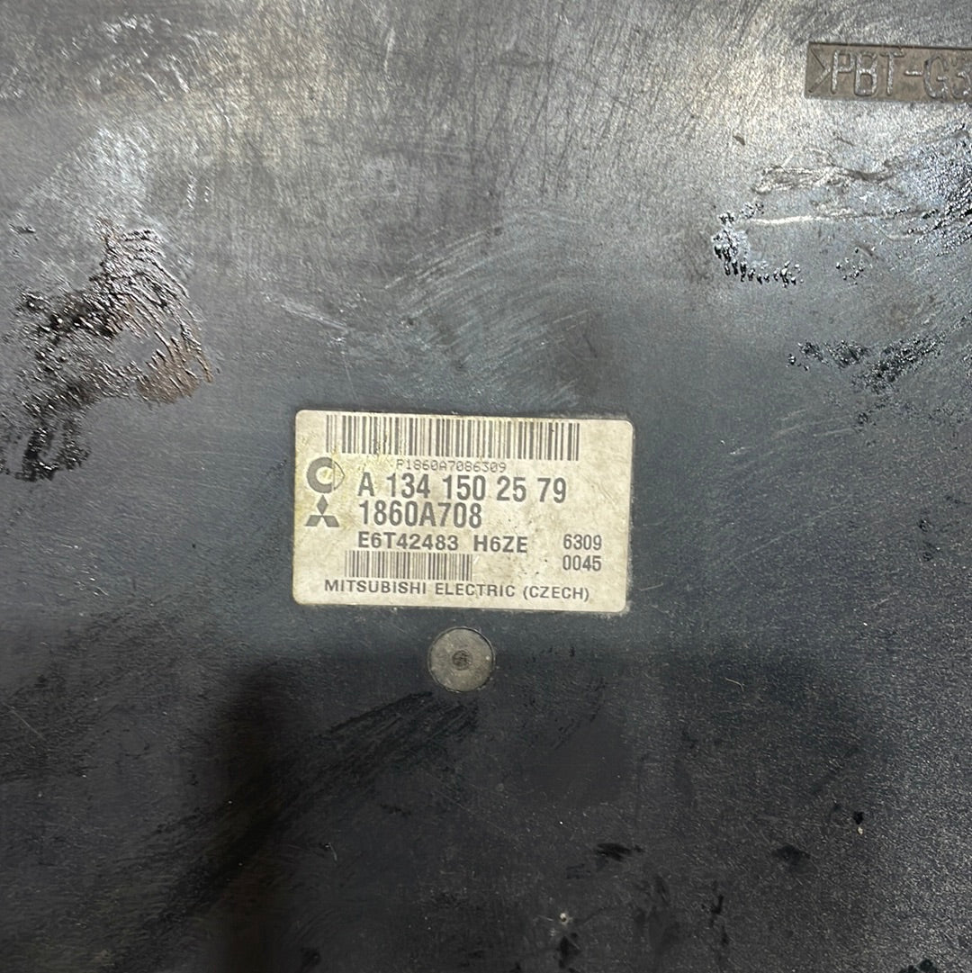 Unidad de control del motor Mitsubishi Colt