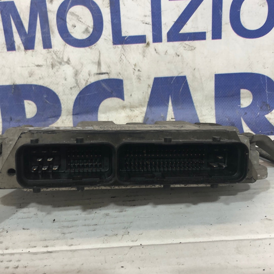 ECU Toyota Yaris 1.0 gasolina cód: 0261208936