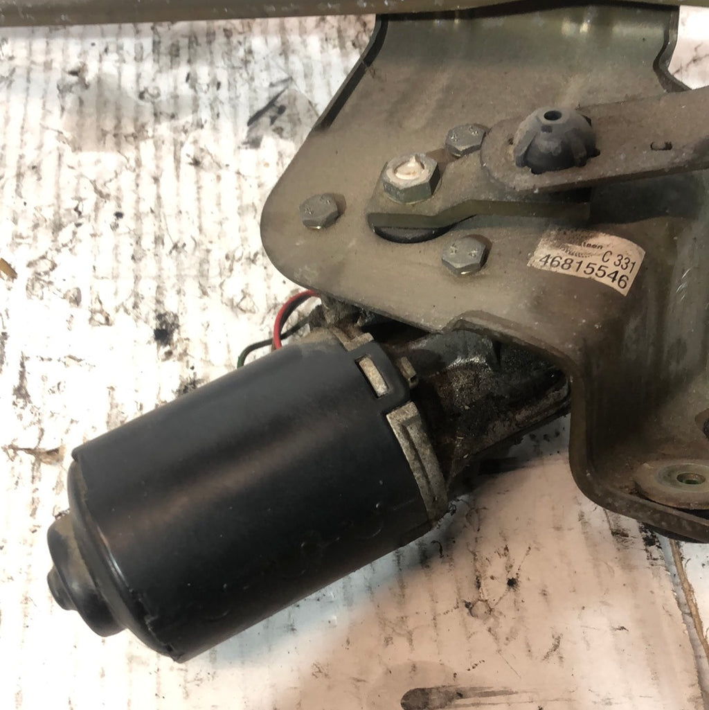 Motor de limpiaparabrisas delantero Fiat 600 cód:46815546