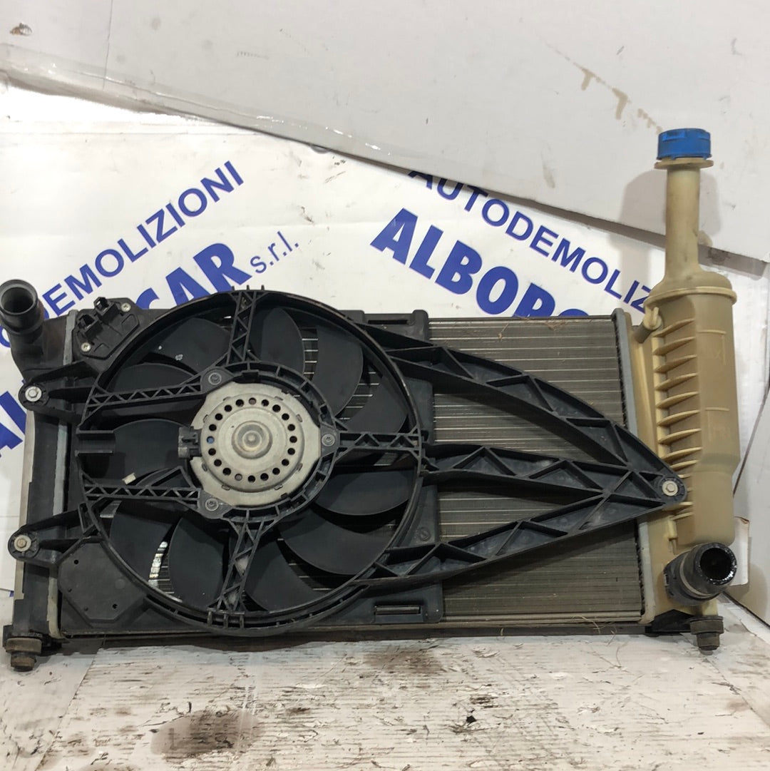 Radiatore con ventola Fiat panda 1.2 benzina anno 2011