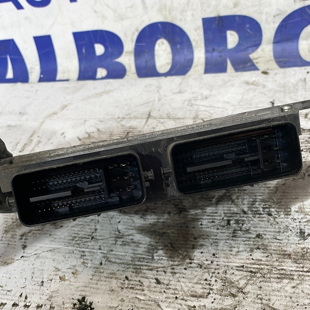 Unidad de control del motor Mitsubishi Colt