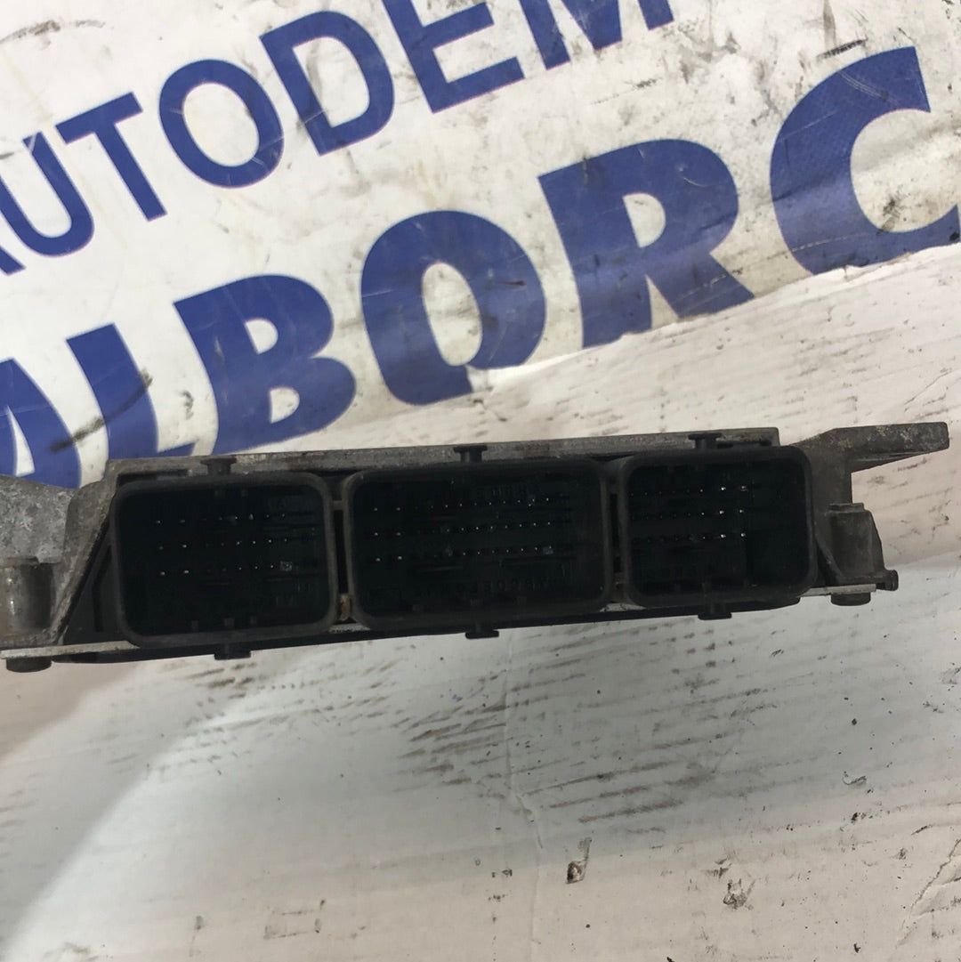 Engine control unit Peugeot 206 1.1 petrol year 2003 code: 9643707380