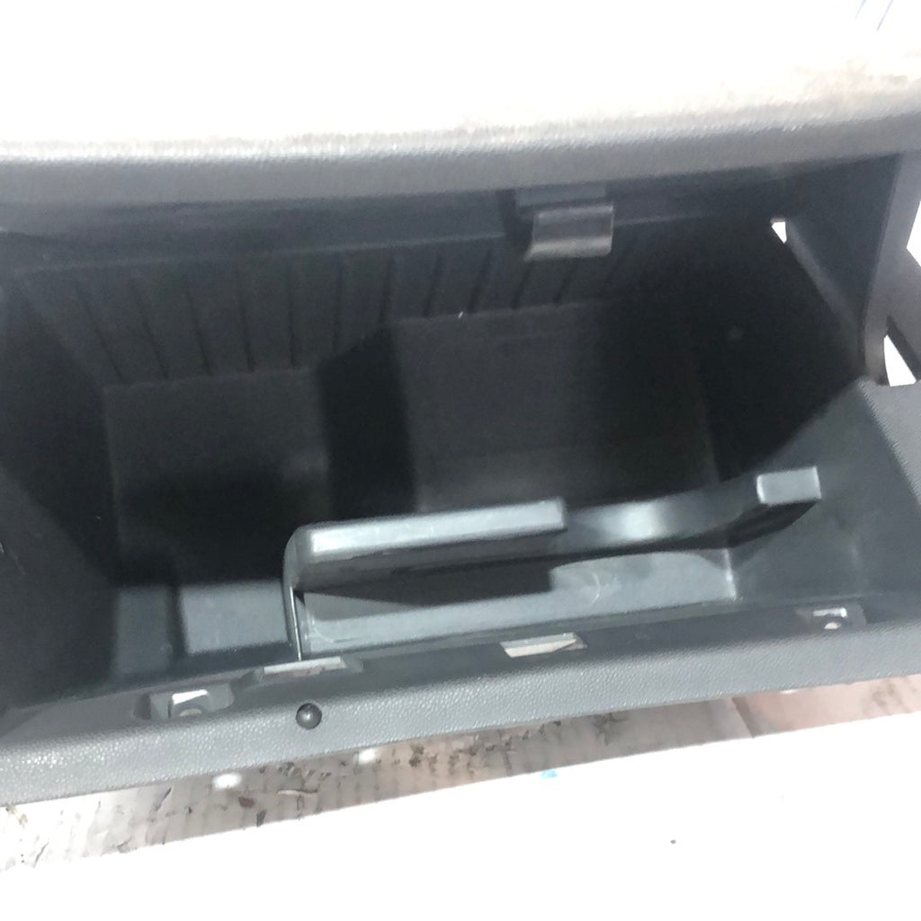 Guantera Opel Corsa D cod: 13205097