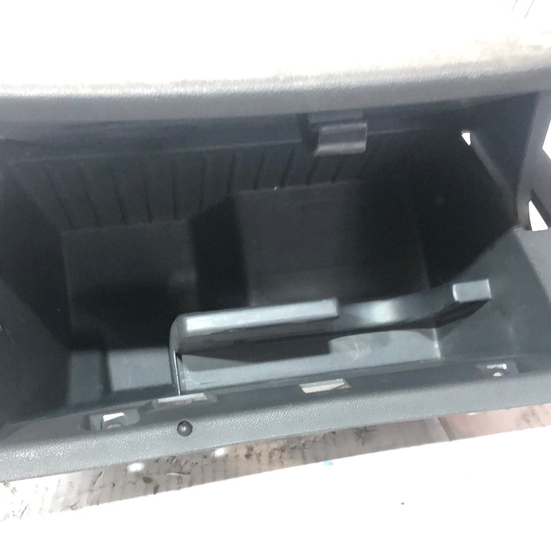 Guantera Opel Corsa D cod: 13205097