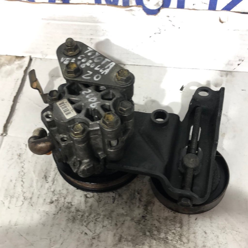Bomba de dirección asistida Toyota Corolla Verso 2.0 año 2006