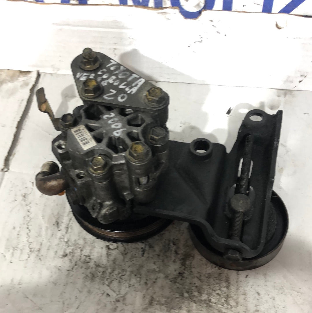 Bomba de dirección asistida Toyota Corolla Verso 2.0 año 2006