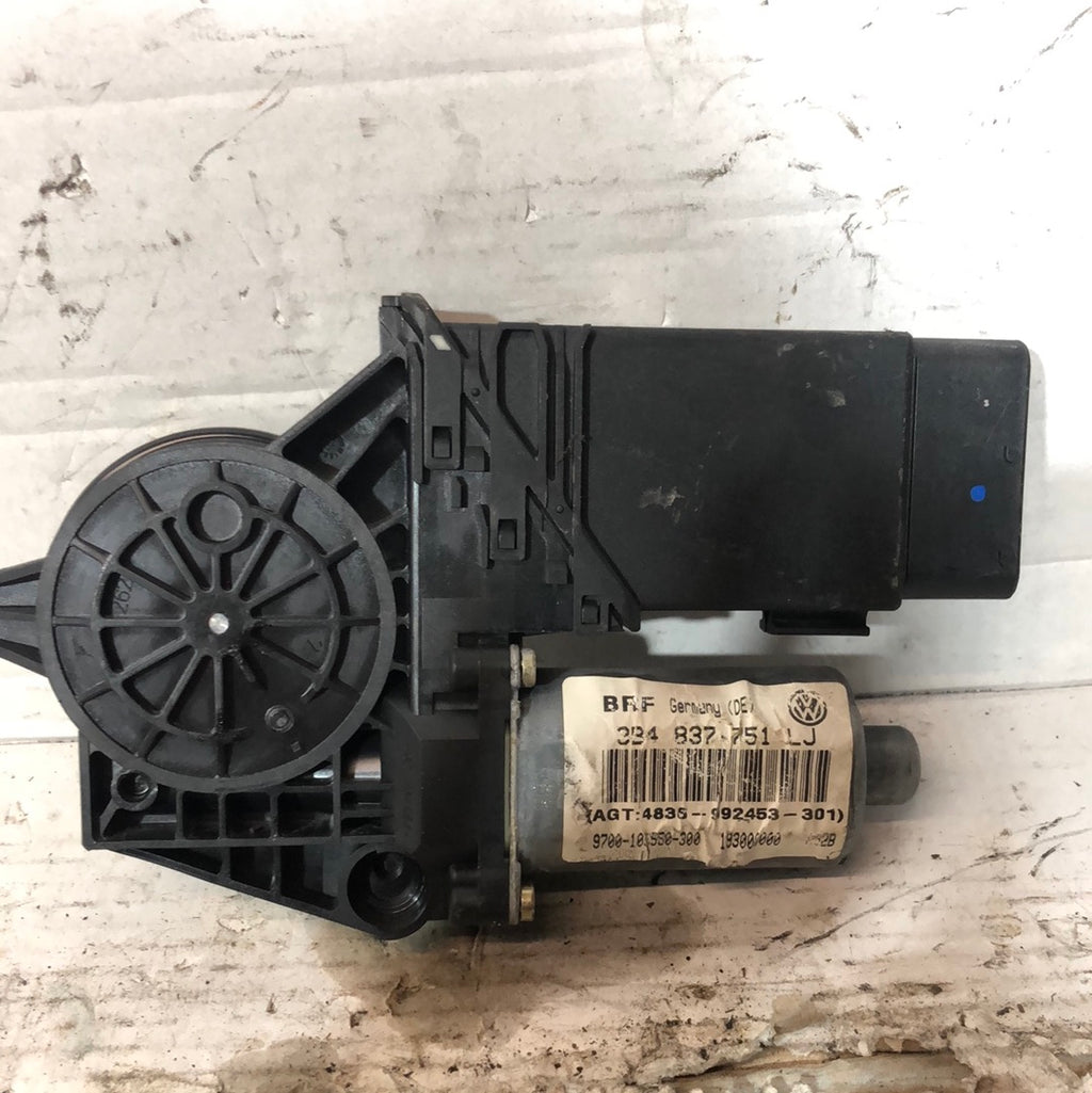 Motorino alzavetro anteriore sinistro Volkswagen passat cod: 0130821695